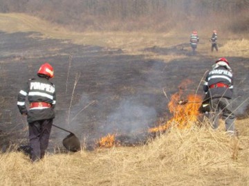 Incendiu la Cuza Vodă. Vinovaţi: „Ori un nebun, ori o țigară aruncată”